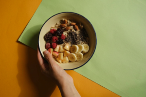 Alimentos que ayudan a equilibrar las hormonas del estrés y mejorar la energía diaria.