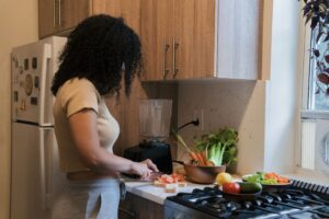 Comidas equilibradas para perimenopausia: cómo organizar tu alimentación para evitar picos de hambre.