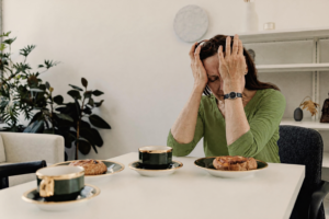Cómo dejar de usar la comida como vía de escape emocional y regular emociones sin dietas.